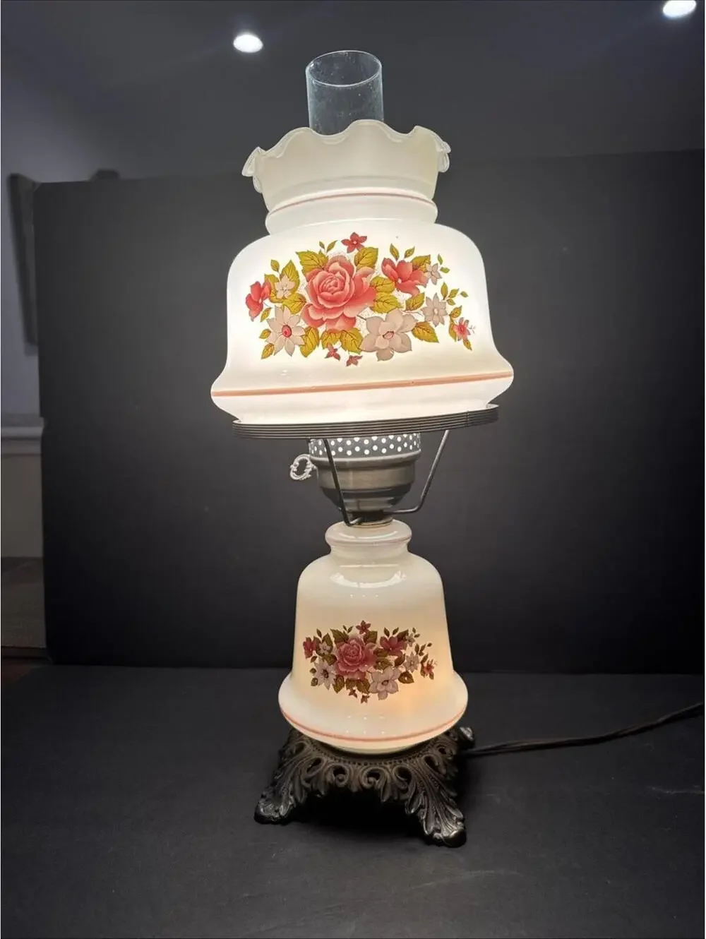 Vtg GWTW Electric Victoria Hurricane Lamp 3 Way Light Roses 20” H